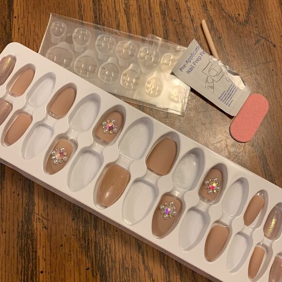 Choose 1 of the 2: All Dashing instant manicure/28pc art tips & tools to apply - Picture 8 of 10